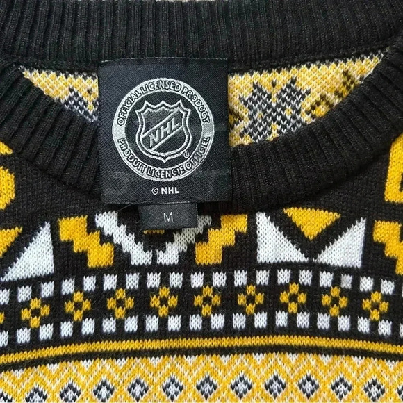 Boston Bruins Holiday Christmas Sweater Size Medium Snowflakes - Picture 3 of 3